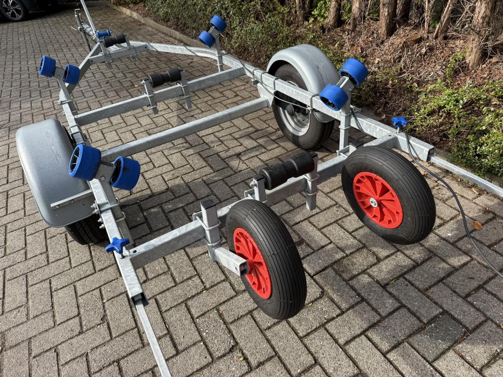 Zeer Mooie! 'TTH 750KG' KANTEL TRAILER CENTREERSET! Bj'20, Watersport en Boten, Boottrailers, Gebruikt