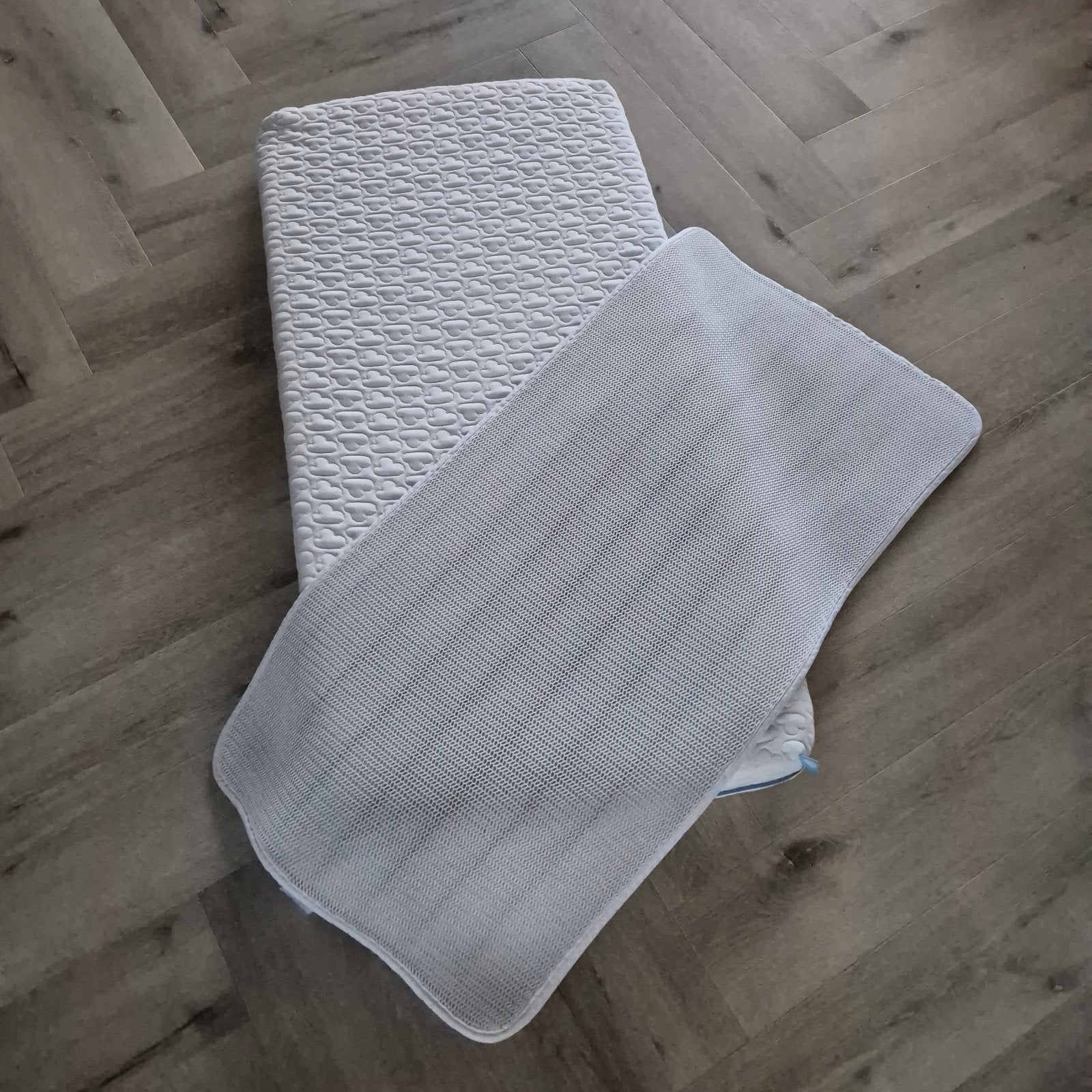 Aerosleep matras met 3D topper en 2x hoeslakens, Ophalen, Gebruikt, Ledikant