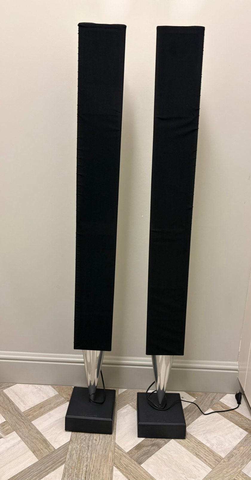 Bang & Olufsen BeoLab 8000 (2x), Zo goed als nieuw, 120 watt of meer, Front, Rear of Stereo speakers, Ophalen
