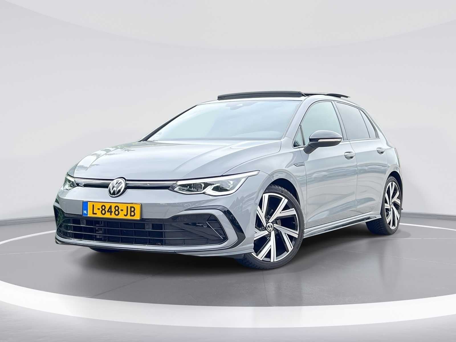 Volkswagen Golf 1.5 eTSI R-Line | L-848-JB, Auto's, Gebruikt, Euro 6, Golf Variant, 66 €/maand