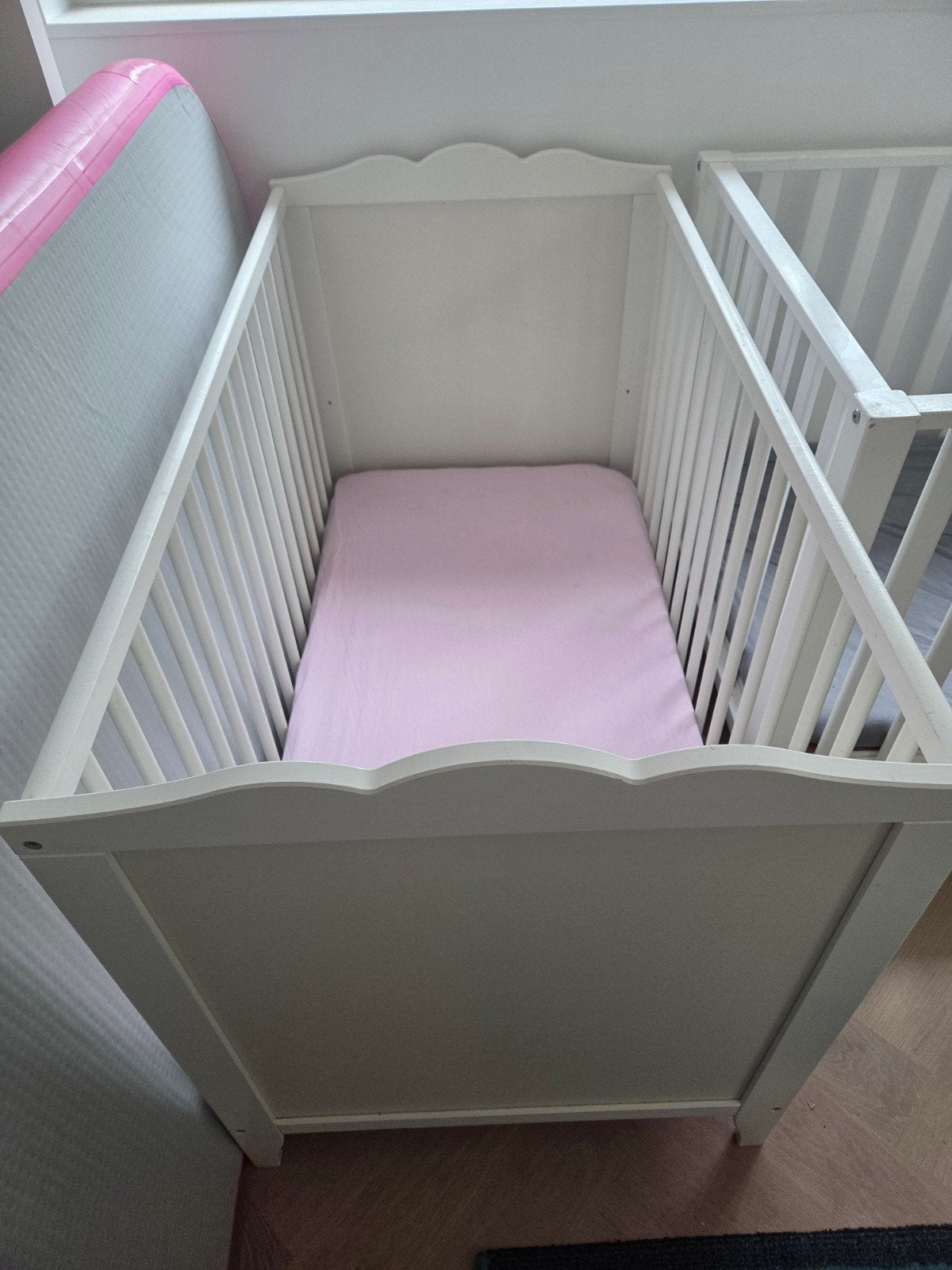 Witte Babyledikant / Kinderbedje – Goede Staat, Kinderen en Baby's, Kinderkamer | Complete kinderkamers, Ophalen of Verzenden
