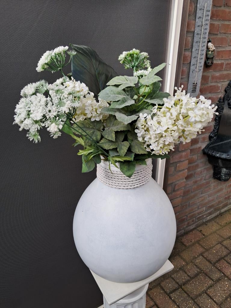 Kunstbloemen in vaas, Ophalen, Zo goed als nieuw