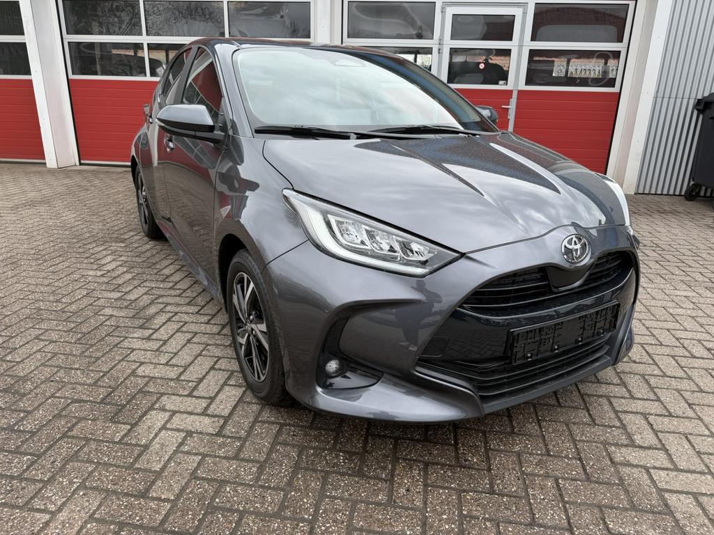 Toyota Yaris 1.5 Hybrid 115 PK | Dynamic *Nieuwe auto* Uit v, Auto's, Stof, Gebruikt, 1490 cc, Hybride Elektrisch/Benzine