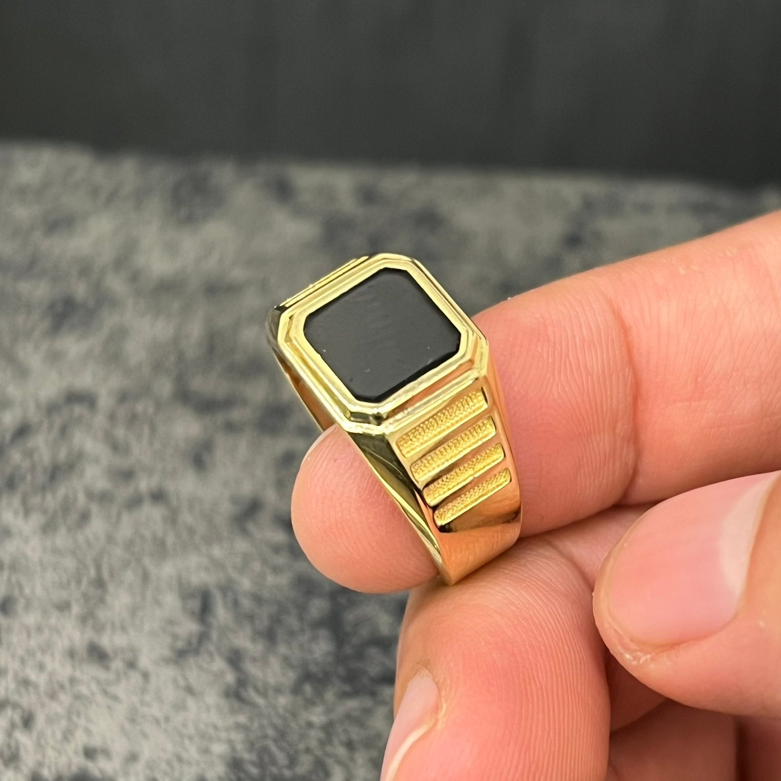 14k gouden zegelring met onyx zwart steen, Ophalen of Verzenden, Zo goed als nieuw, Goud, Dame