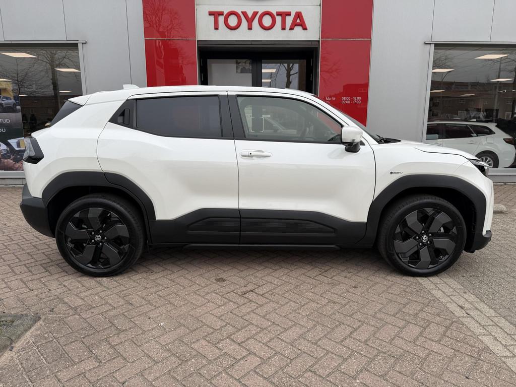 Toyota Urban Cruiser Executive 61 kWh, Gebruikt, Leder en Stof, Wit, 360 min