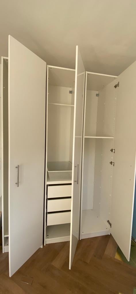 Witte hoogglans ikea kledingkast met lades en hanggedeelte, Ophalen of Verzenden, Zo goed als nieuw