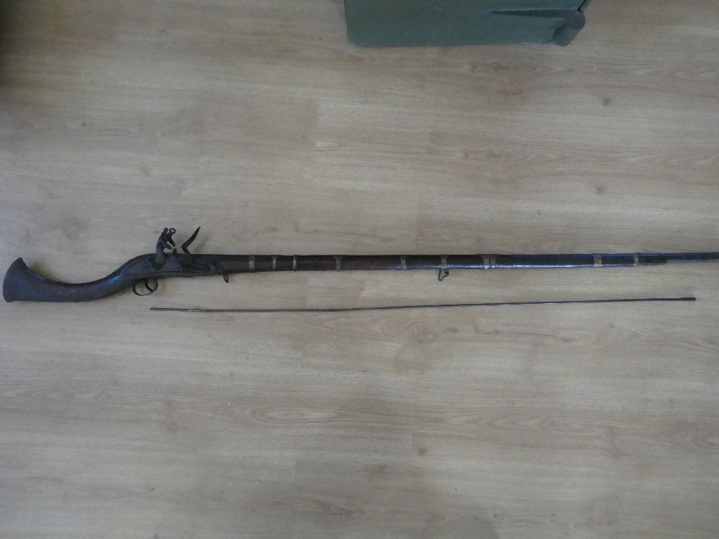 antiek vuursteen geweer, Ophalen