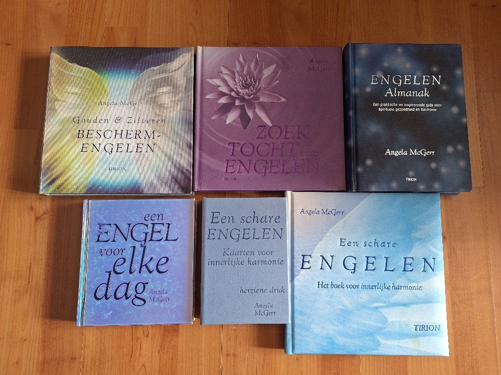 Angela McGerr 5 boeken Engelen en 2 maal kaarten, Ophalen of Verzenden, Gelezen, Spiritualiteit algemeen, Overige typen