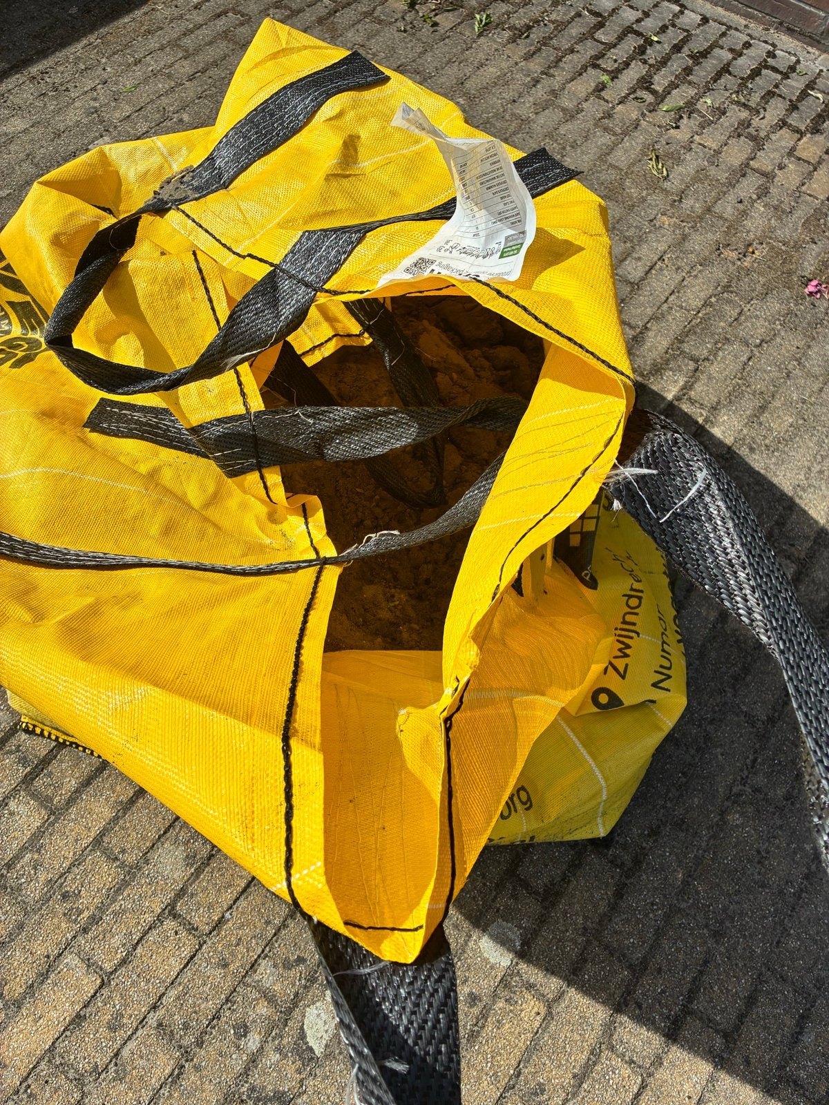 Gratis straatzand af te halen (4-5 kruiwagens), Ophalen, Gebruikt, Straatzand