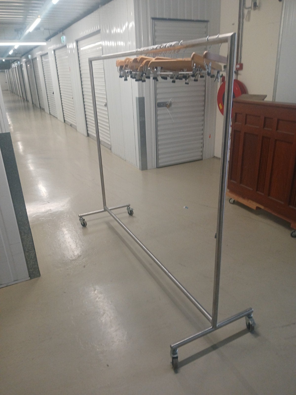 Verrijdbaar kledingrek met hangers, Ophalen of Verzenden, Gebruikt, Metaal, Volwassenen