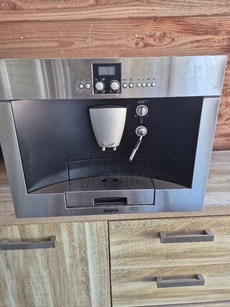 Inbouw Bosch koffiemachine met stoompijpje, Gebruikt, 10 kopjes of meer, Koffiemachine, Koffiebonen