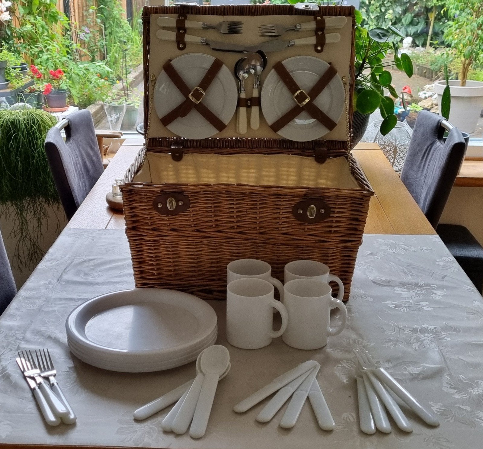 PICKNICKMAND, Ophalen, Zo goed als nieuw