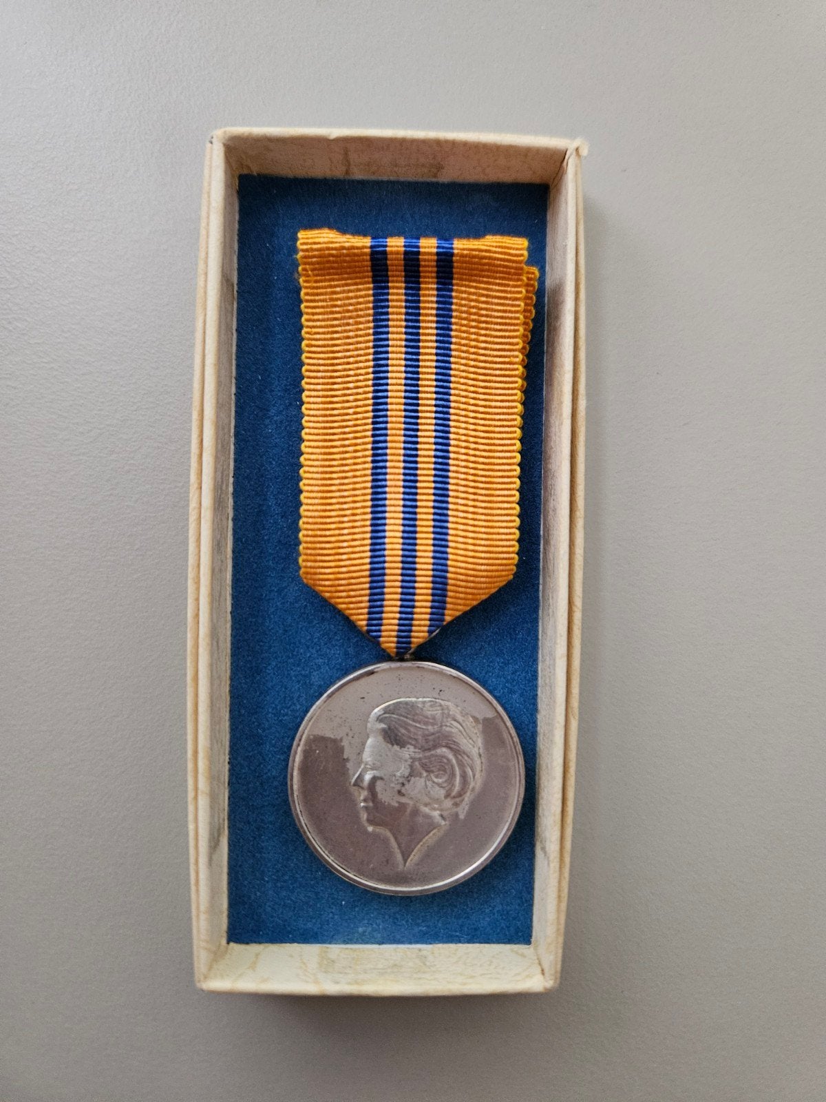 medaille onderscheiding inhuldigingsmedaille Beatrix 1980, Ophalen of Verzenden, Landmacht, Nederland, Lintje, Medaille of Wings