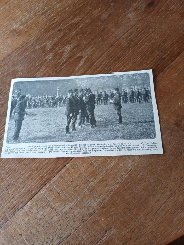 Knipsel Nederlandse decoratie regiment Grenadiers en Jagers, Verzamelen, Ophalen of Verzenden, Landmacht, Nederland
