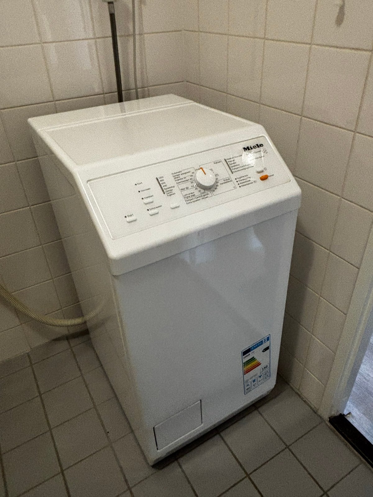 Miele W 667 Bovenlader Wasmachine - Compact en Krachtig, Witgoed en Apparatuur, Wasmachines, Ophalen, Gebruikt, Bovenlader, Energieklasse A of zuiniger