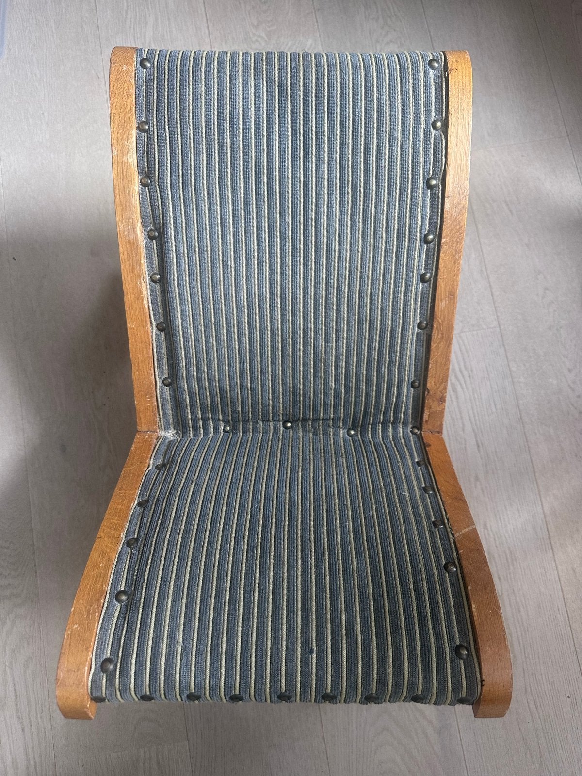 Vintage Voetenbankje met gestreepte stoffen bekleding, Ophalen, Minder dan 50 cm, Gebruikt, Rechthoekig