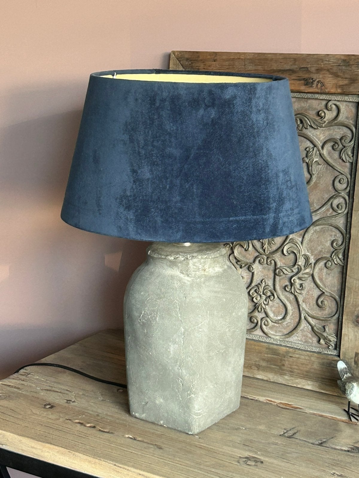 Prachtige kruiklamp met blauwe velvet kap, Ophalen, Zo goed als nieuw