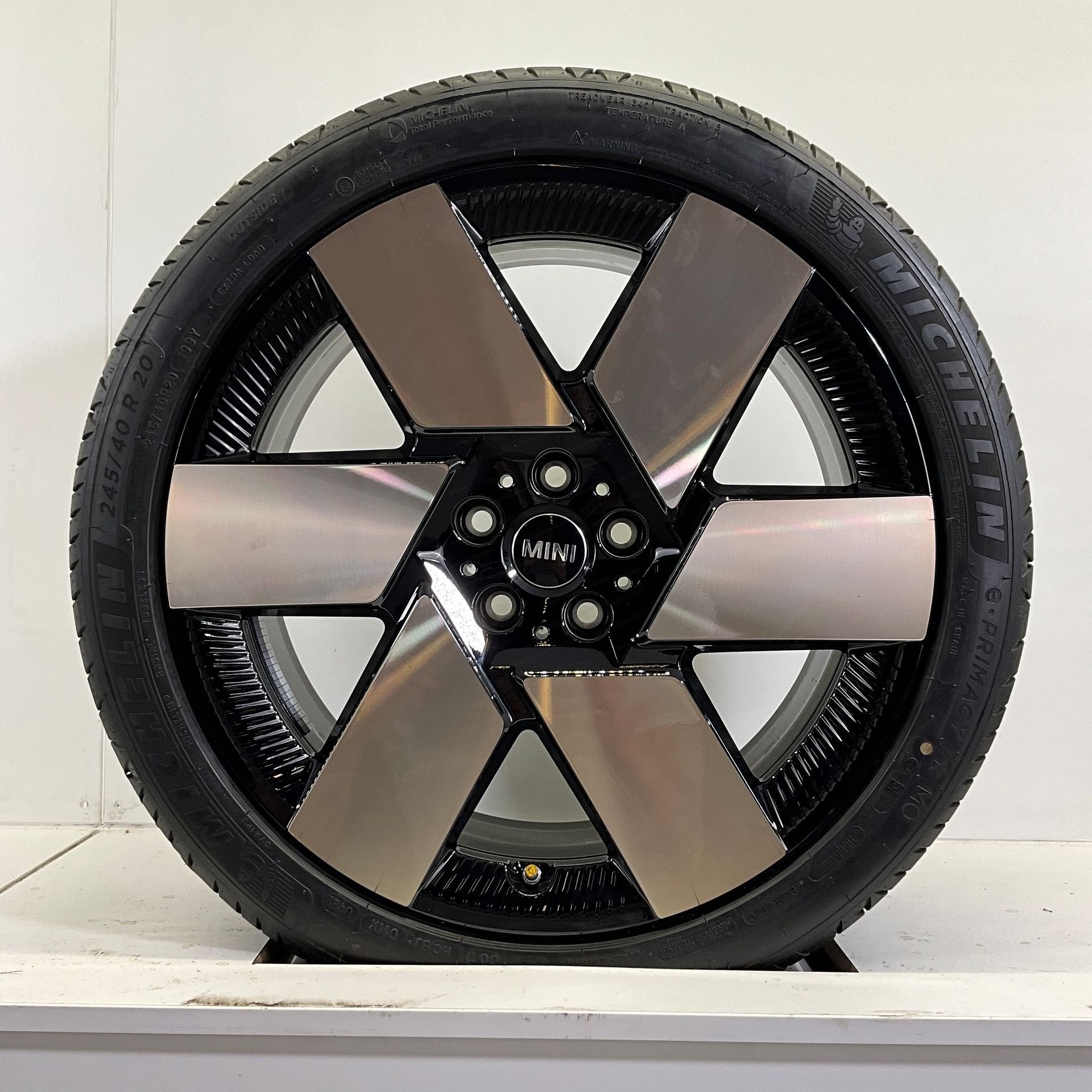 NIEUW MINI COUNTRYMAN U25 JCW 946 SET VELGEN + ZOMERBANDEN 2, 245 mm, -, -, Banden en Velgen