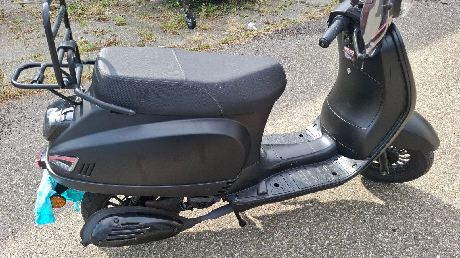 scooter btc blauw kenteken bouwjaar 2022 mat zwart, Fietsen en Brommers, Scooters | Overige merken, Ophalen, Btc, Zo goed als nieuw