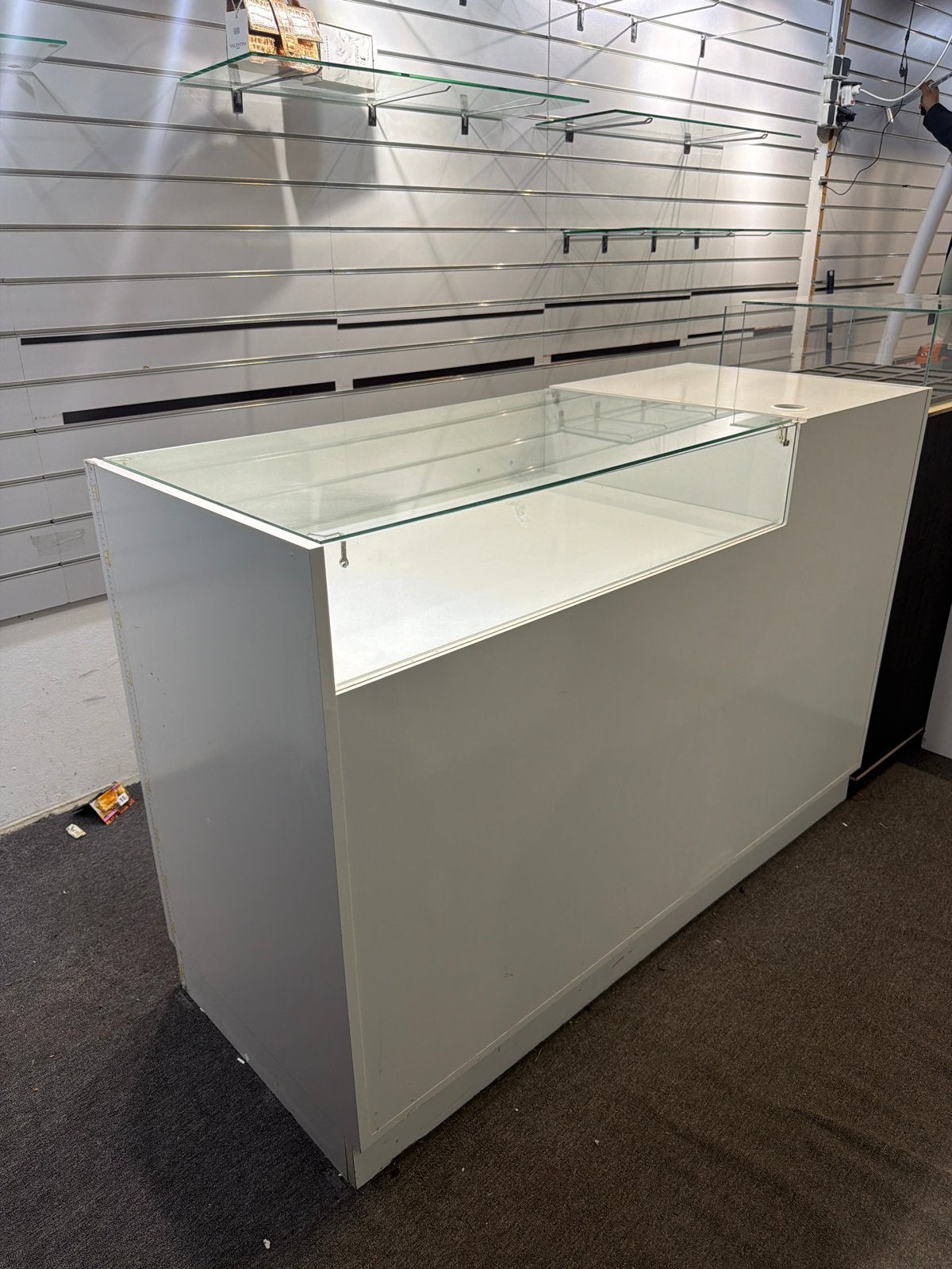 Witte toonbank met glazen vitrine en opbergruimte, Ophalen of Verzenden