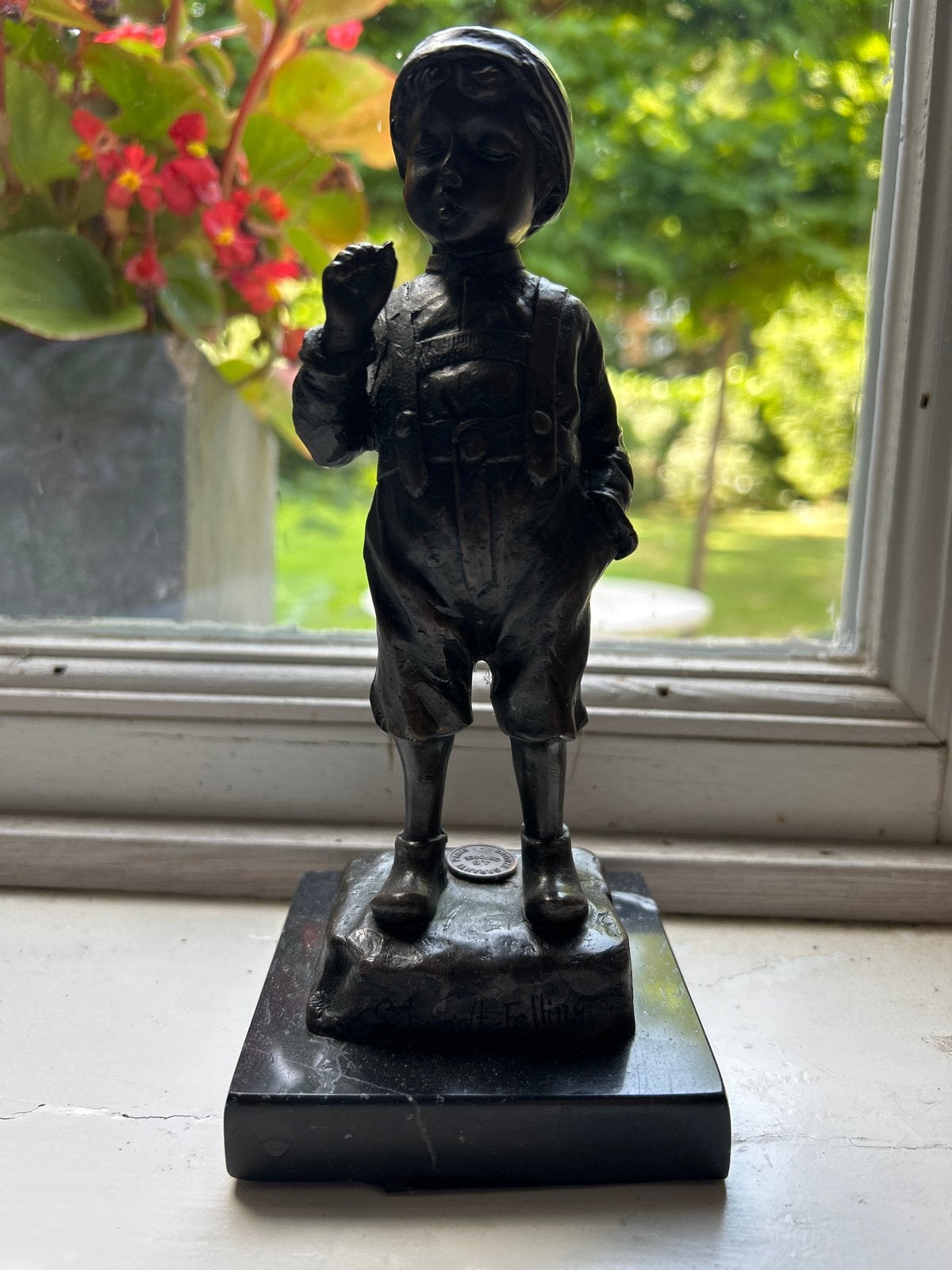 Moritz Vintage bronzen beeldje van jongen op marmeren sokkel, Ophalen of Verzenden, Brons, 20 - 50 cm, Op sokkel