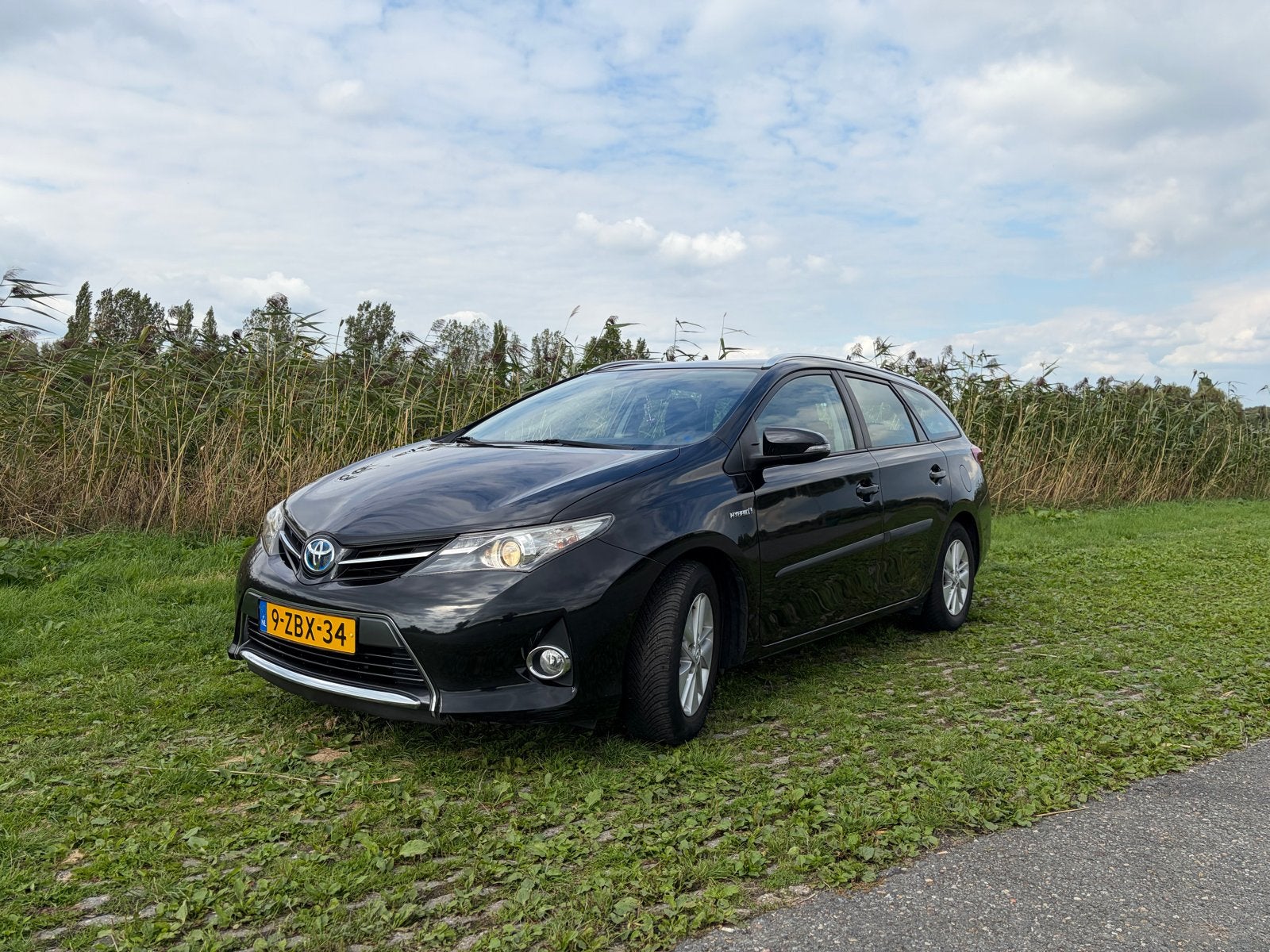 Toyota Auris 1.8 Hybrid Touring Sports CVT 2014 Zwart, Stof, 345 kg, Zwart, Origineel Nederlands