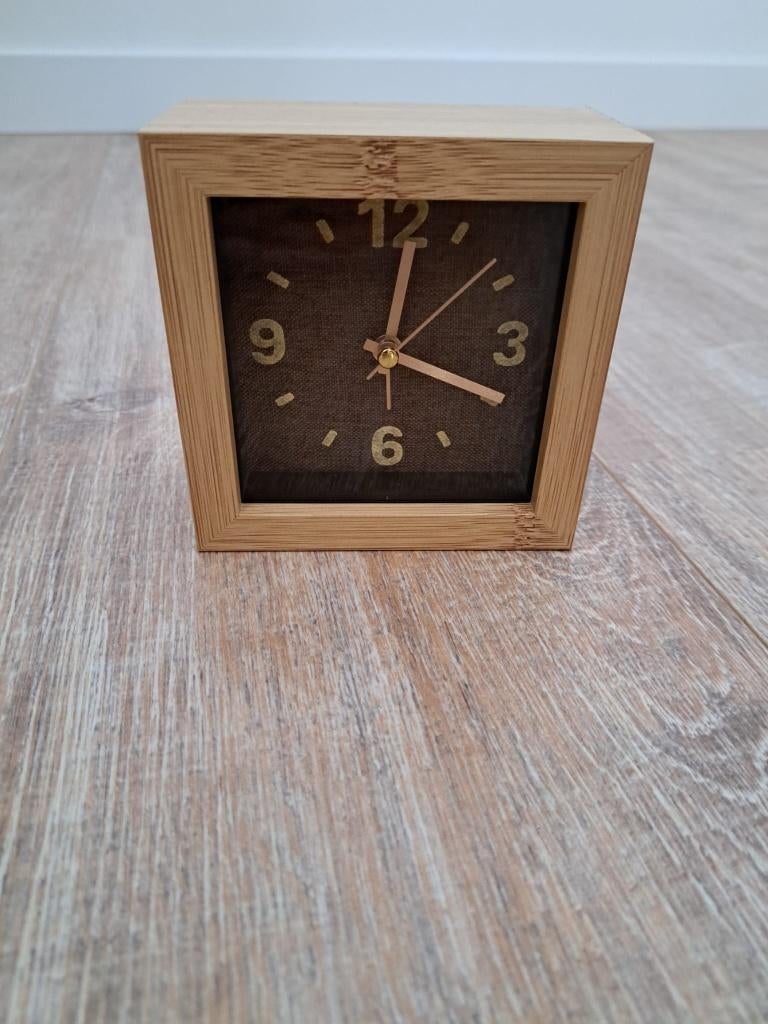 Alarm klok, Ophalen of Verzenden, Nieuw, Analoog, Wekker of Tafelklok