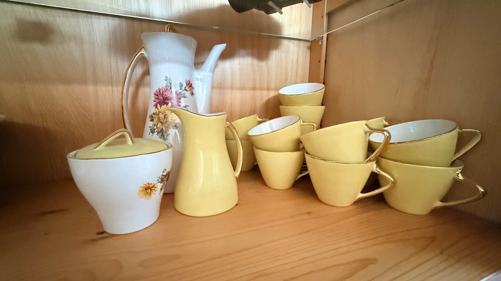 Vintage Geel Servies - Koffiepot, Suikerpot en Kopjes, Ophalen of Verzenden