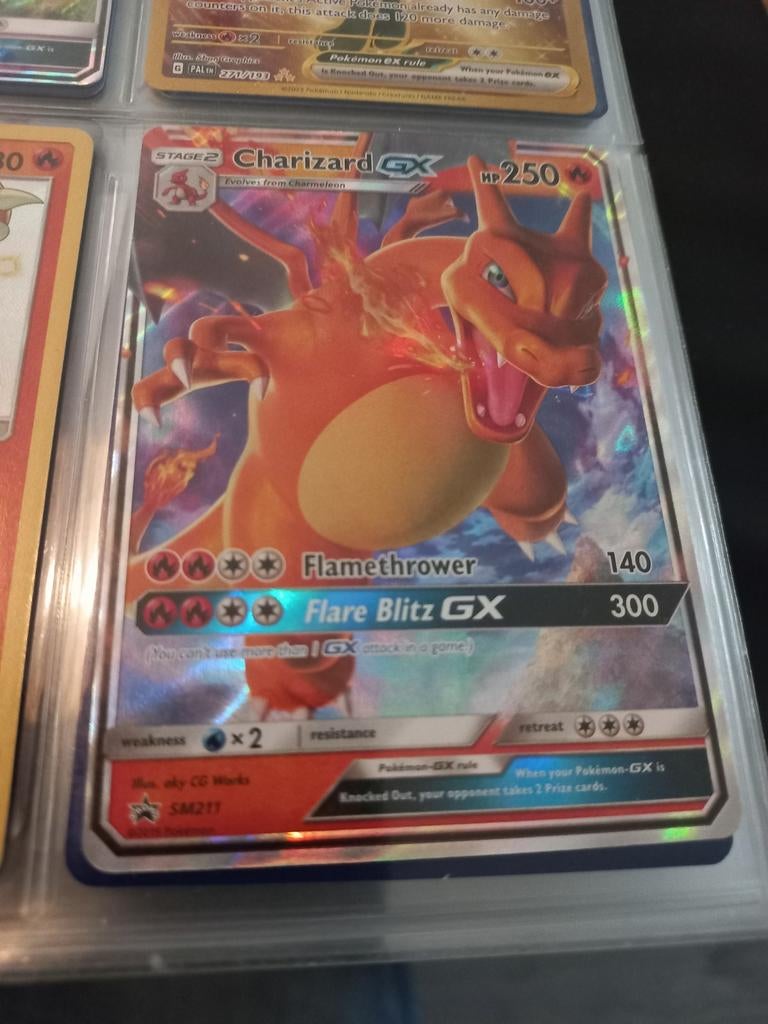 Charizard Gx, Ophalen of Verzenden, Zo goed als nieuw, Meerdere kaarten, Foil