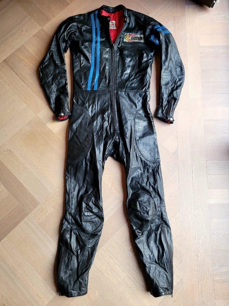 Vintage Suzuki Leren Combipak - Zwart met Blauwe Strepen, Motoren, Kleding | Motorkleding, Ophalen of Verzenden, Suzuki, Tweedehands