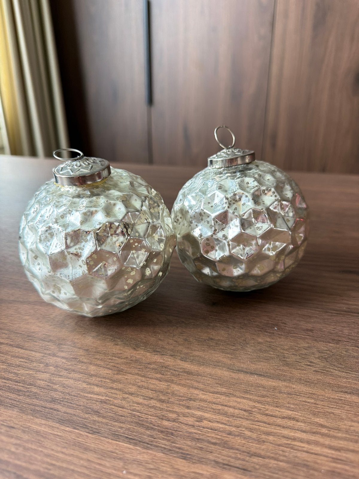 2 zilveren (kerst) ballen, Ophalen, Brocante, Zo goed als nieuw, Glas