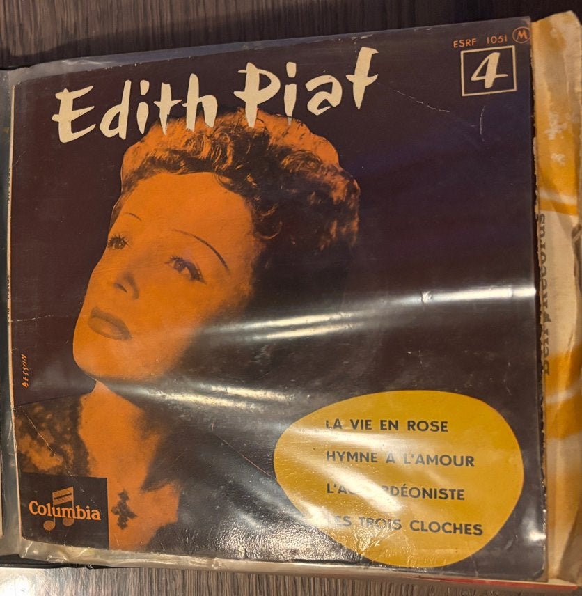 Edith Piaf & The World's Greatest Artists 45 toeren vinyl, Gebruikt, 7 inch, Ophalen of Verzenden, Complilatie