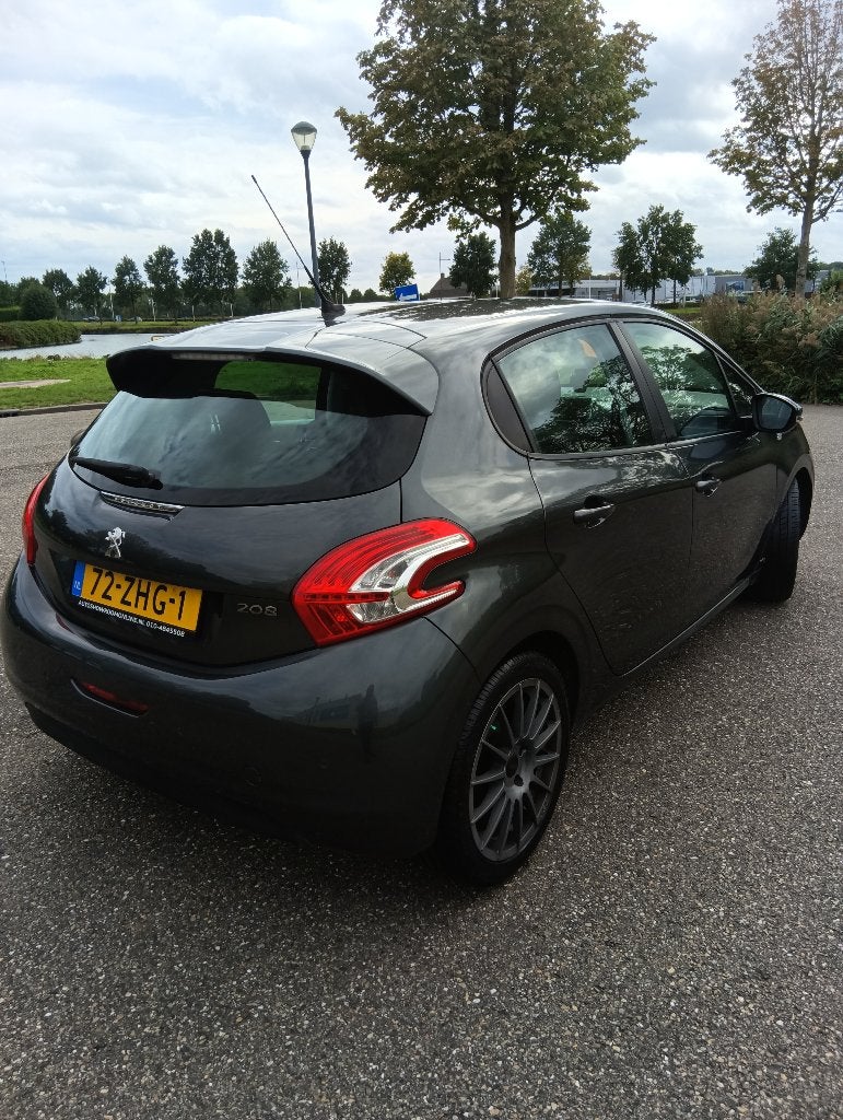 Foto 9 van Peugeot 208 1.2 VTi 82PK 5D (102g) 2012 Grijs