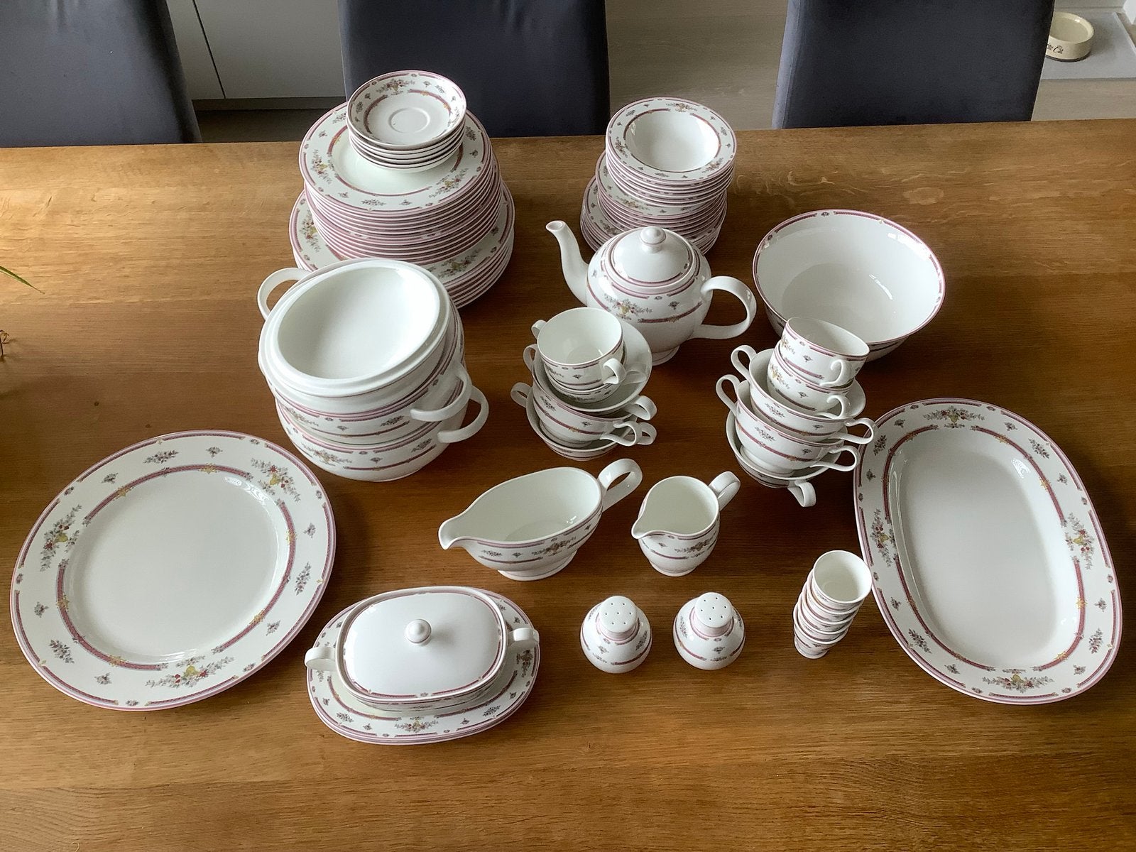 Servies Royal Bone China -Jungerhans Rotterdam (76 delig), Ophalen, Zo goed als nieuw, Overige stijlen, Porselein