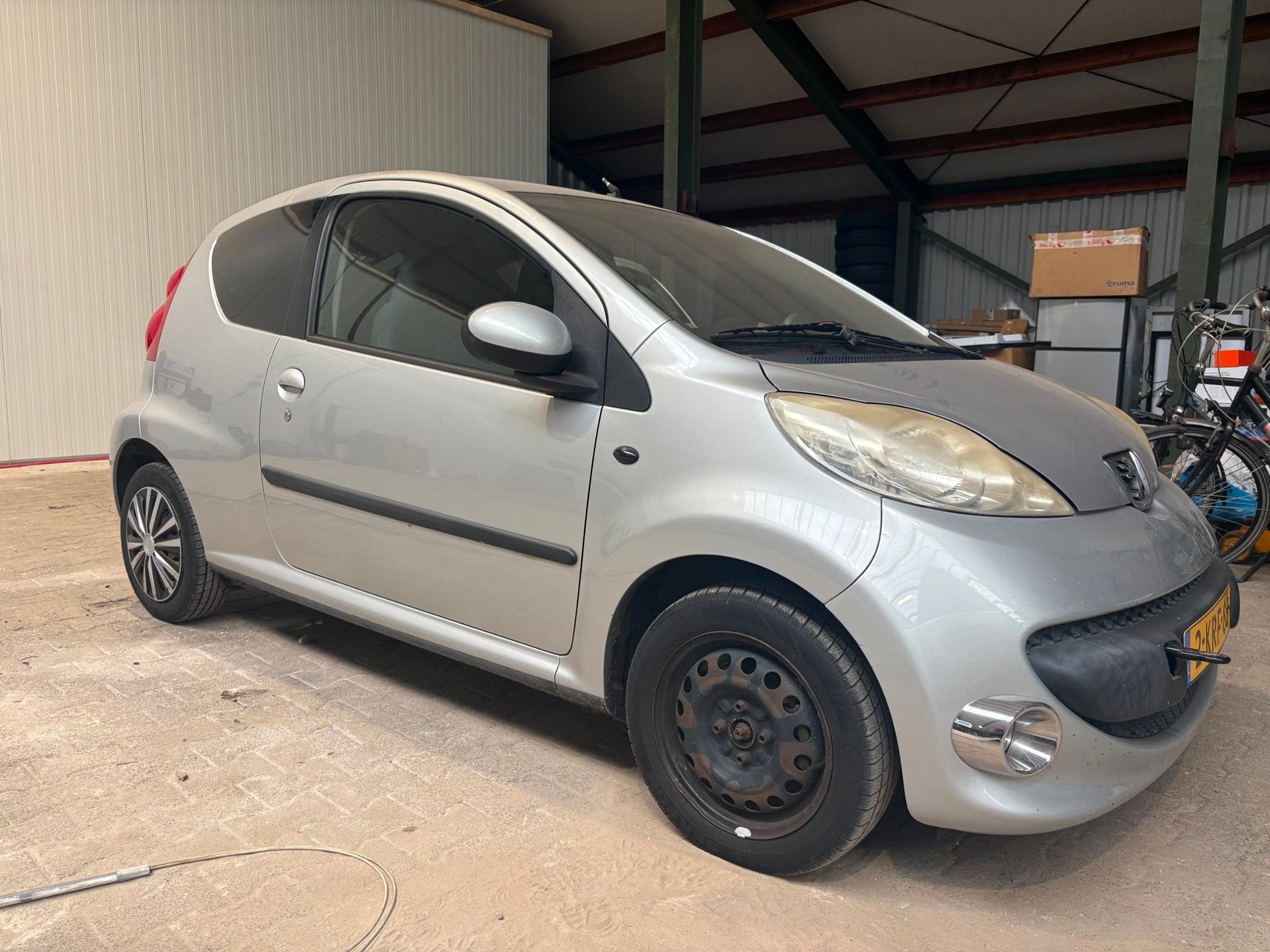 Peugeot 107 1.0-12V XR | Export | Airco | Centrale vergrende, Handgeschakeld, Zilver of Grijs, 998 cc, Benzine
