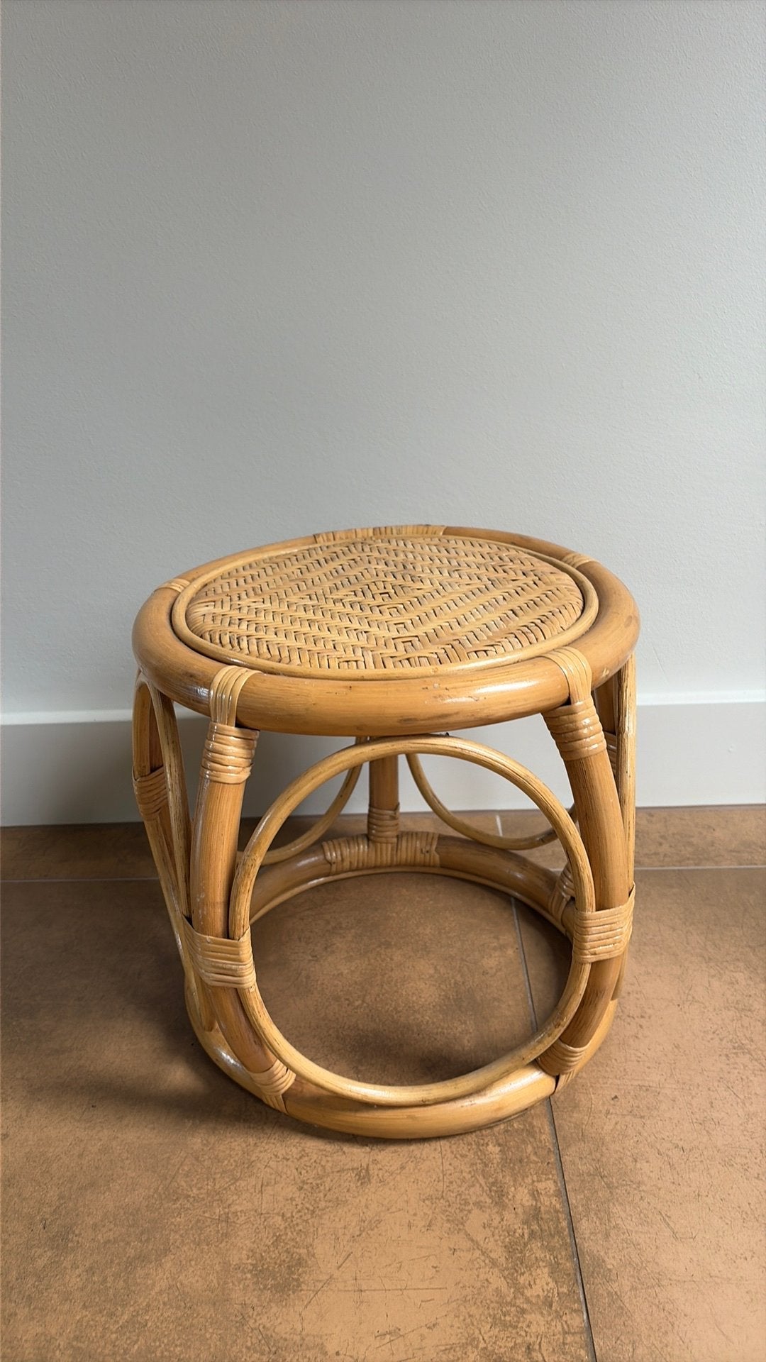 Rotan bamboe manou rond krukje, Ophalen of Verzenden, Zo goed als nieuw, Overige materialen