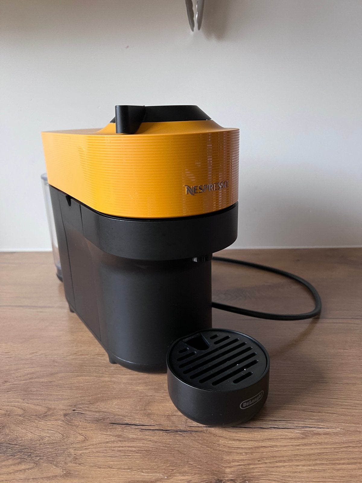De’longhi Nespresso vertuo pop geel/zwart, Ophalen of Verzenden, Zo goed als nieuw, 4 tot 10 kopjes, Koffiepads en cups
