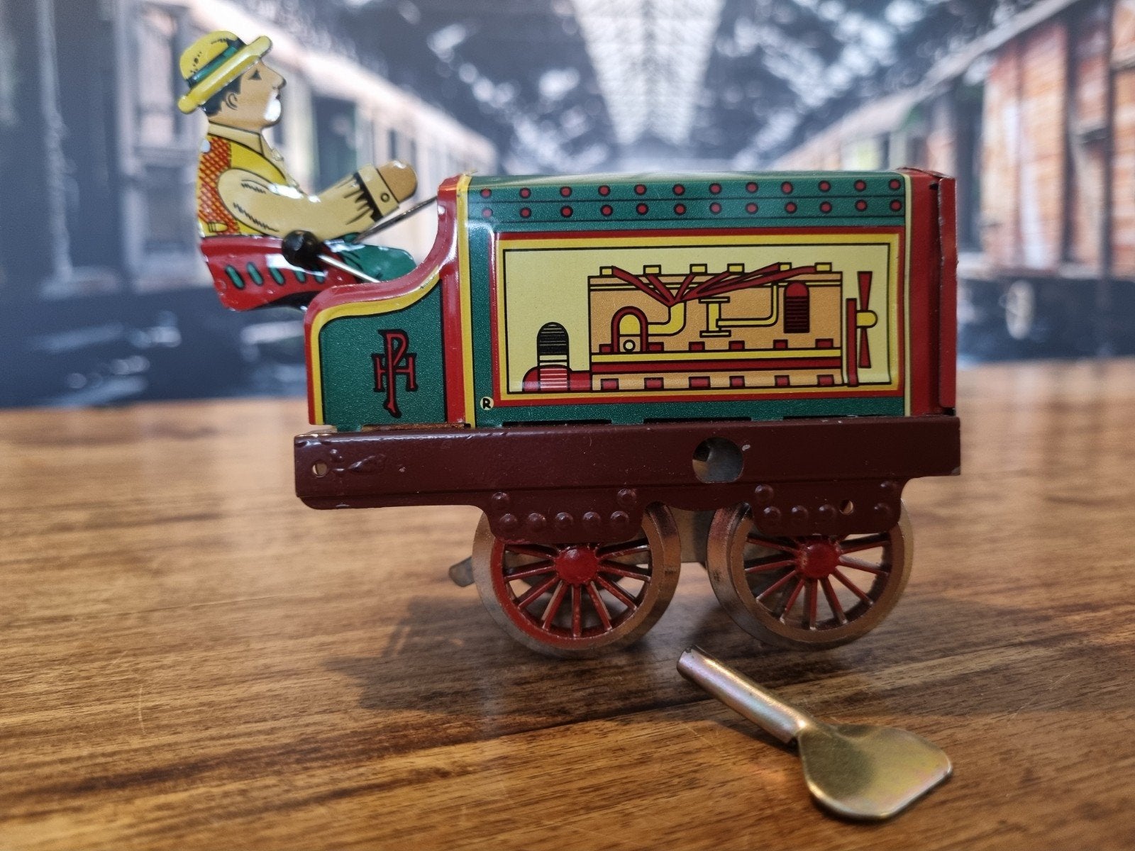 Vintage blikken opwind trein met chauffeur - Retro speelgoed, Ophalen of Verzenden