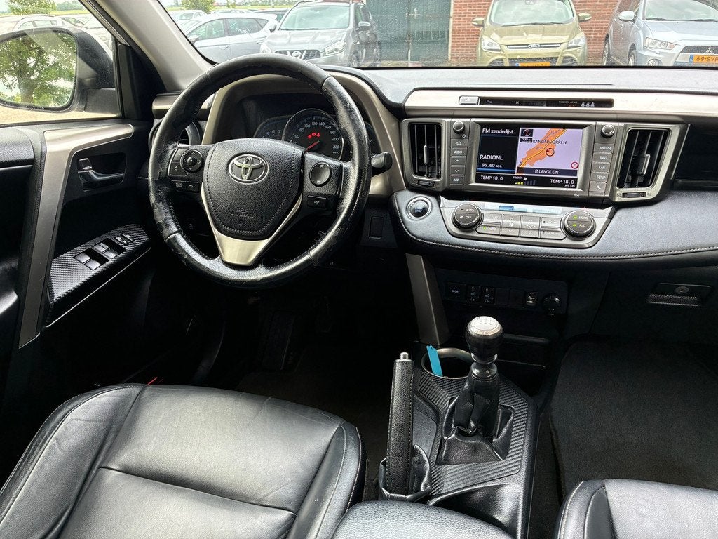 Toyota RAV4 2.0 Executive Business 4WD | Leder + Cruise + Cl, Auto's, Toyota, Gebruikt, Zwart, 4 cilinders, 2000 kg