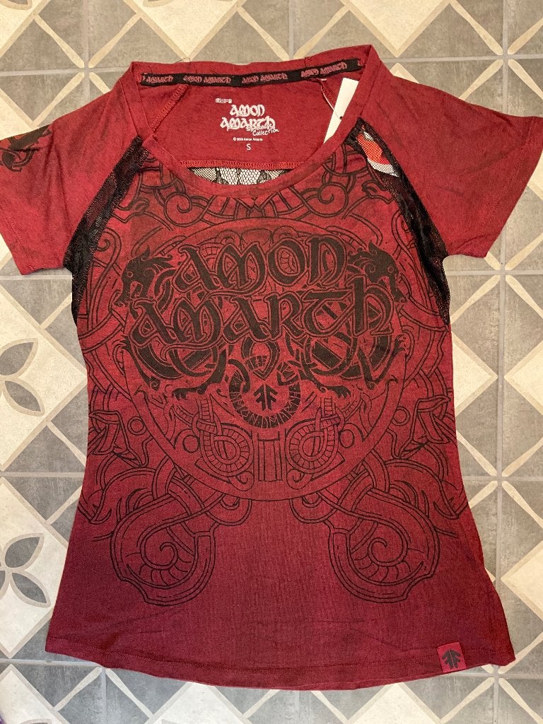 Amon Amarth T shirt Bordeau /Zwart Maat S nieuw, Verzamelen, Muziek, Artiesten en Beroemdheden, Amon Amarth T shirt Bordeau /Zwart Maat S nieuw