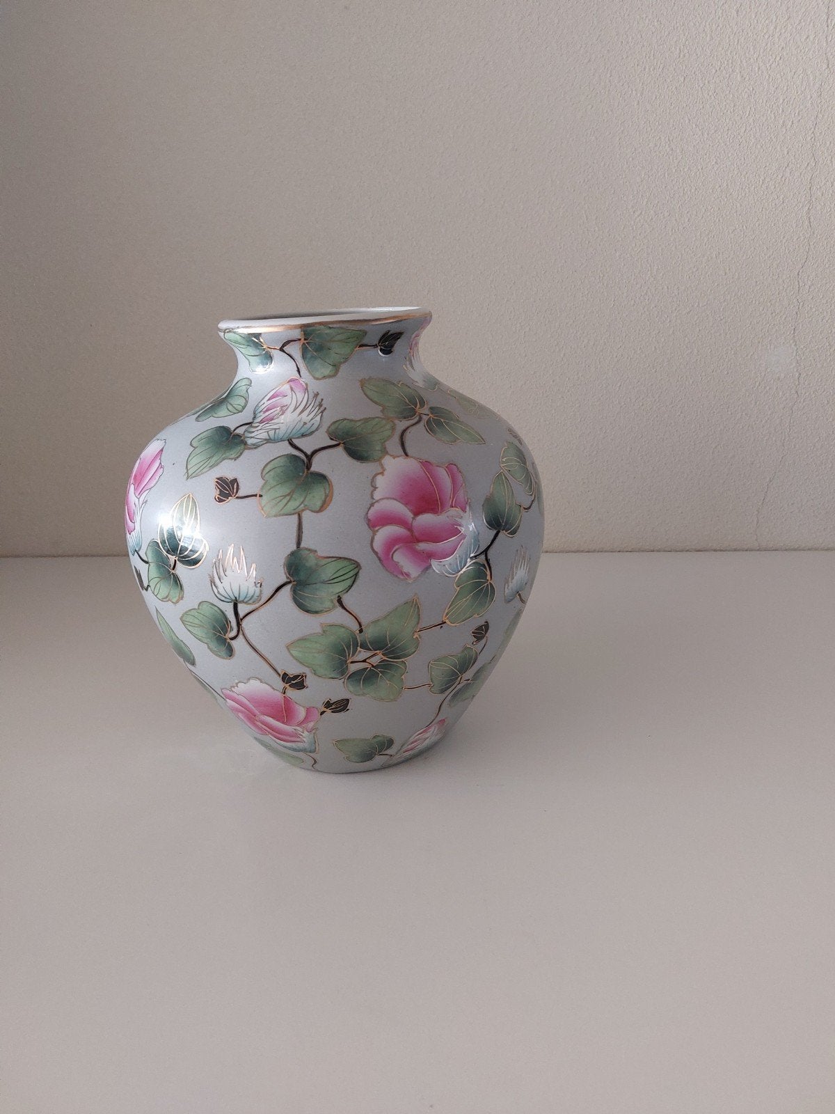 Vintage Chinese vaas met bloemmotief en goudaccenten, Ophalen of Verzenden