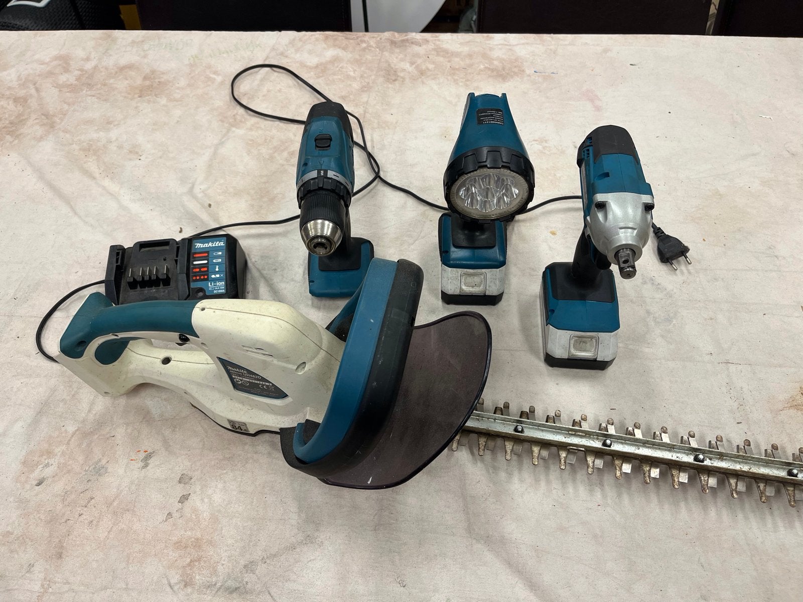 Makita set: heggenschaar, boormachine, lamp, slagmoersleutel, Ophalen, Gebruikt, Boor- en Schroefmachine
