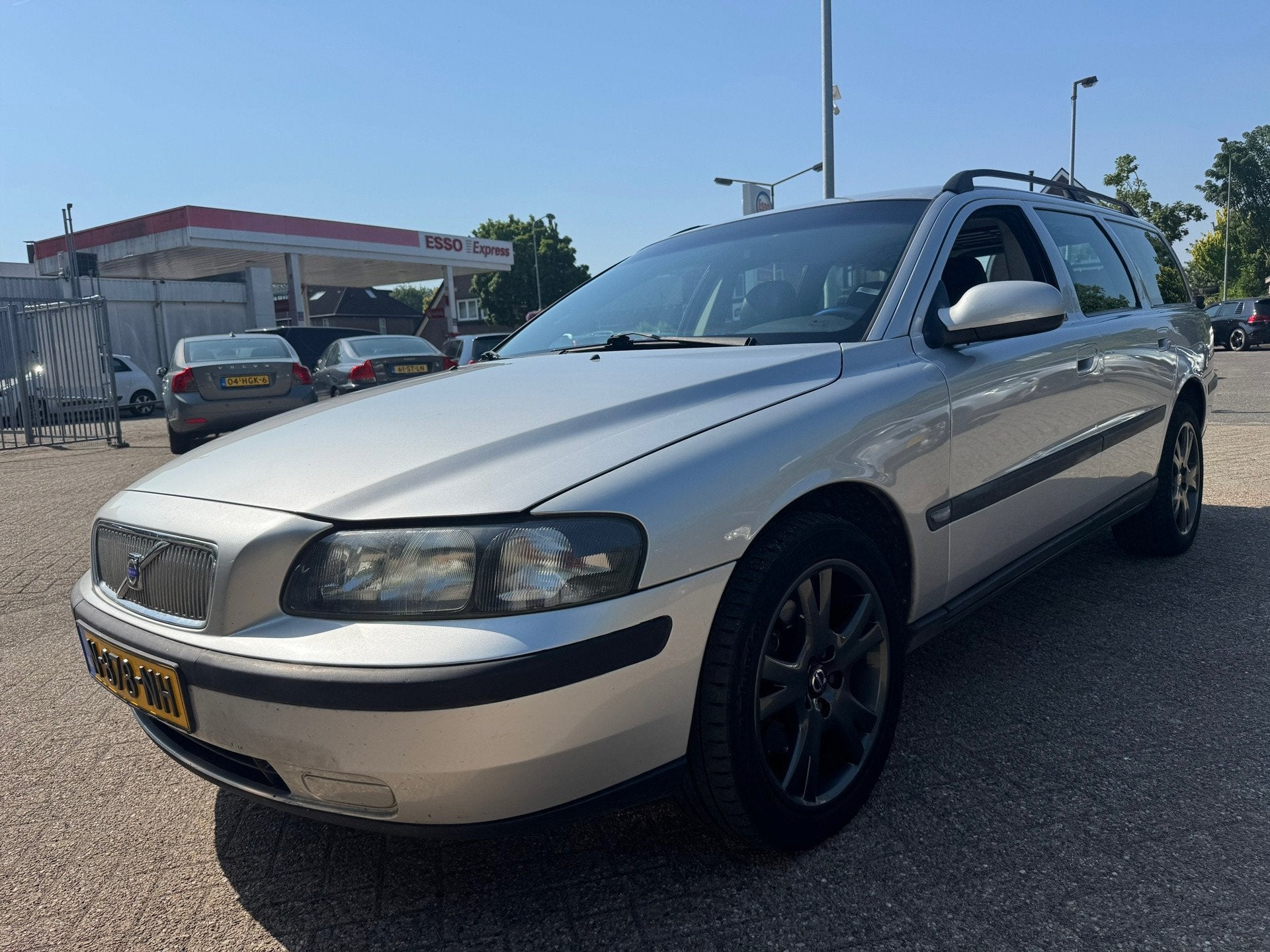 Volvo V70 2.4 T AWD Comfort Line Apk 25/2/27 Lees Advertenti, Auto's, Gebruikt, Vierwielaandrijving, Traction-control, 93 €/maand
