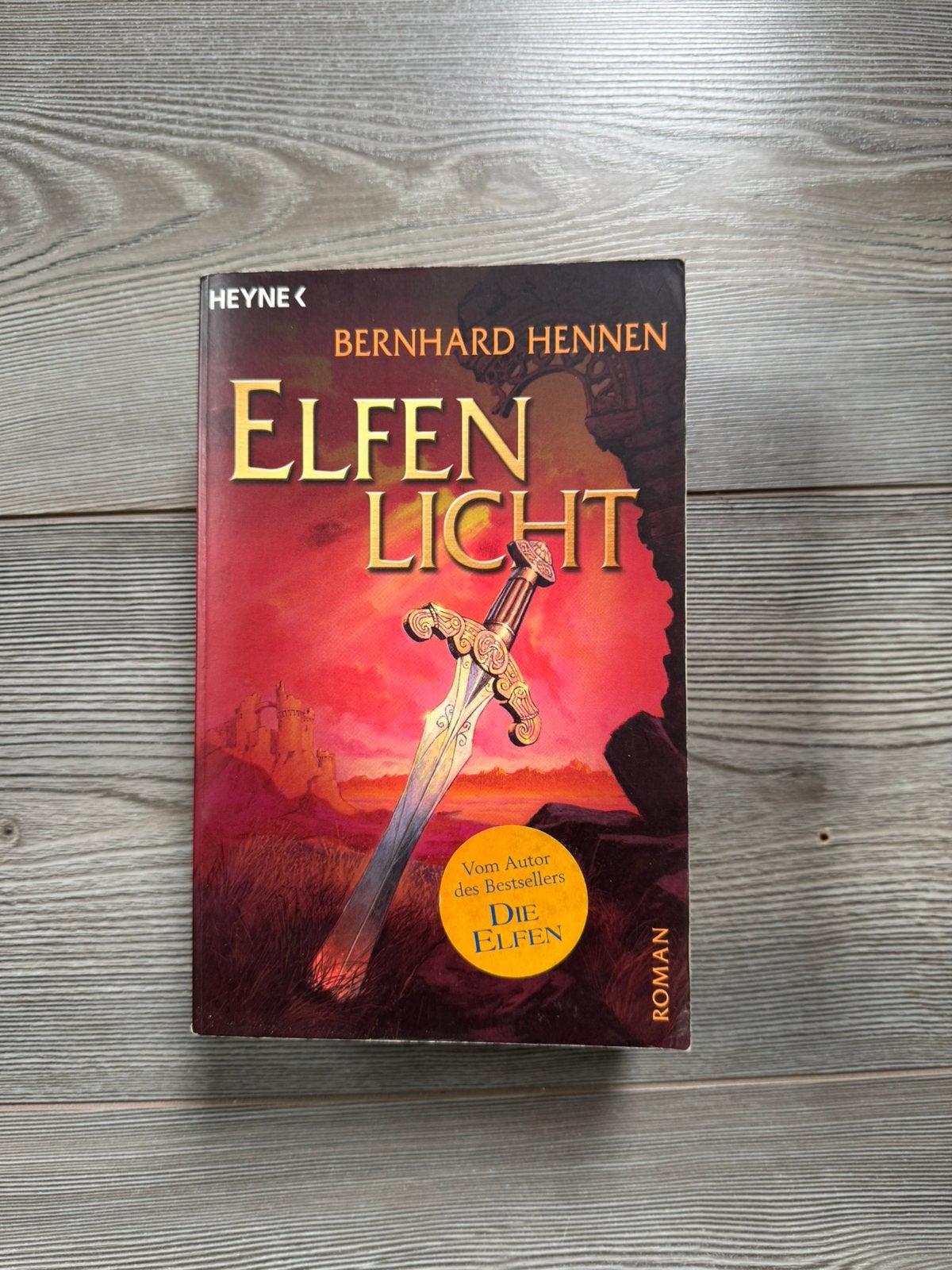 Elfenlicht - Bernhard Hennen (Roman) Duits, Boeken, Ophalen of Verzenden, Gelezen