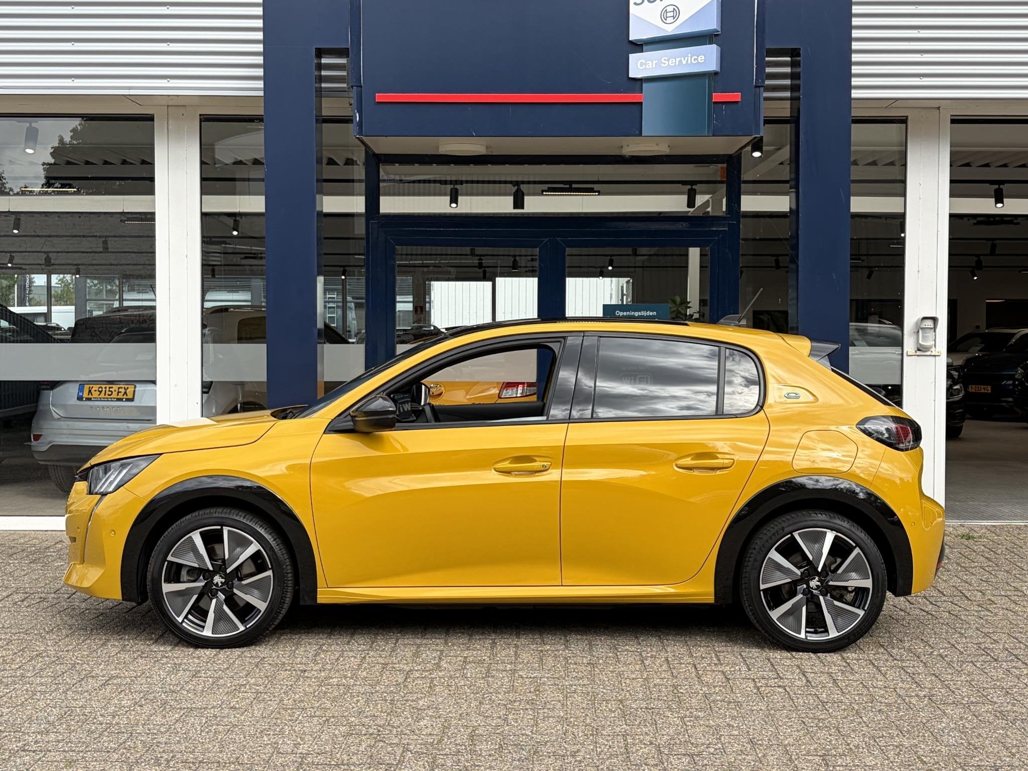 Peugeot e-208 EV GT 350 50 kWh / GT-Line / Adaptieve Cruise-, Auto's, 136 pk, Gebruikt, 351 km, Geel