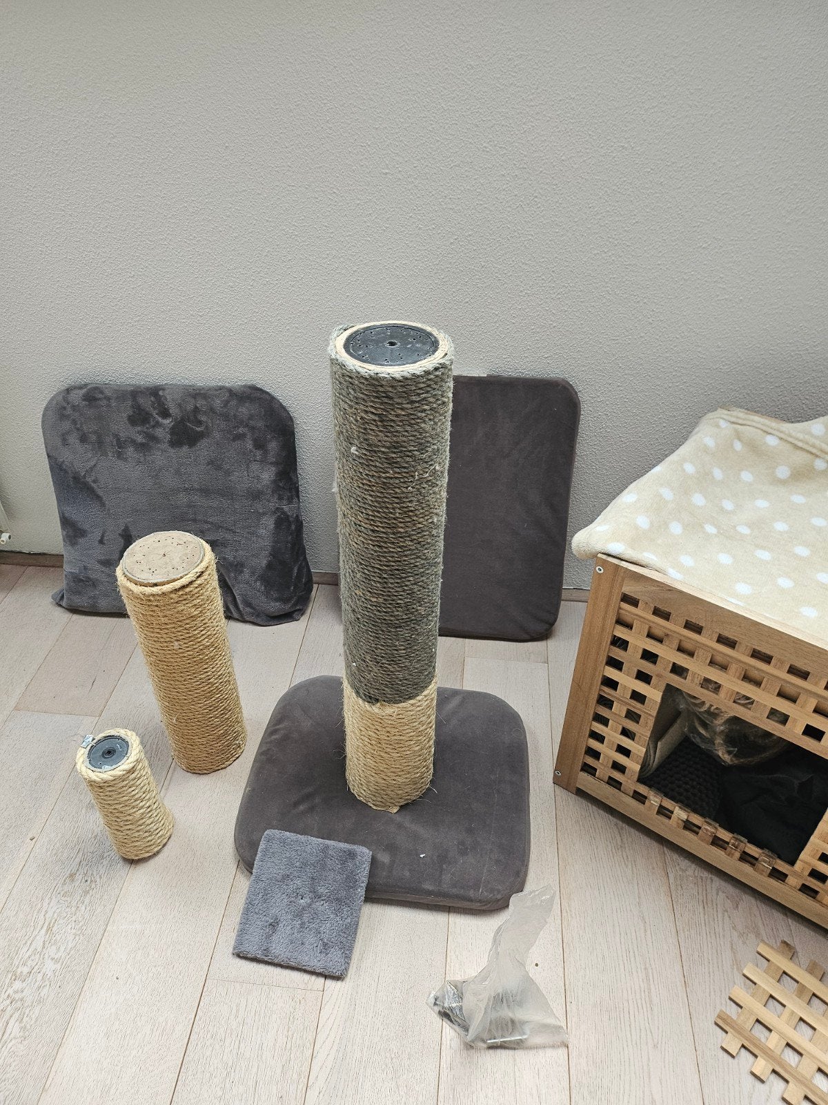 Krabpalen en planken accessoires., Dieren en Toebehoren, Ophalen, Krabpaal