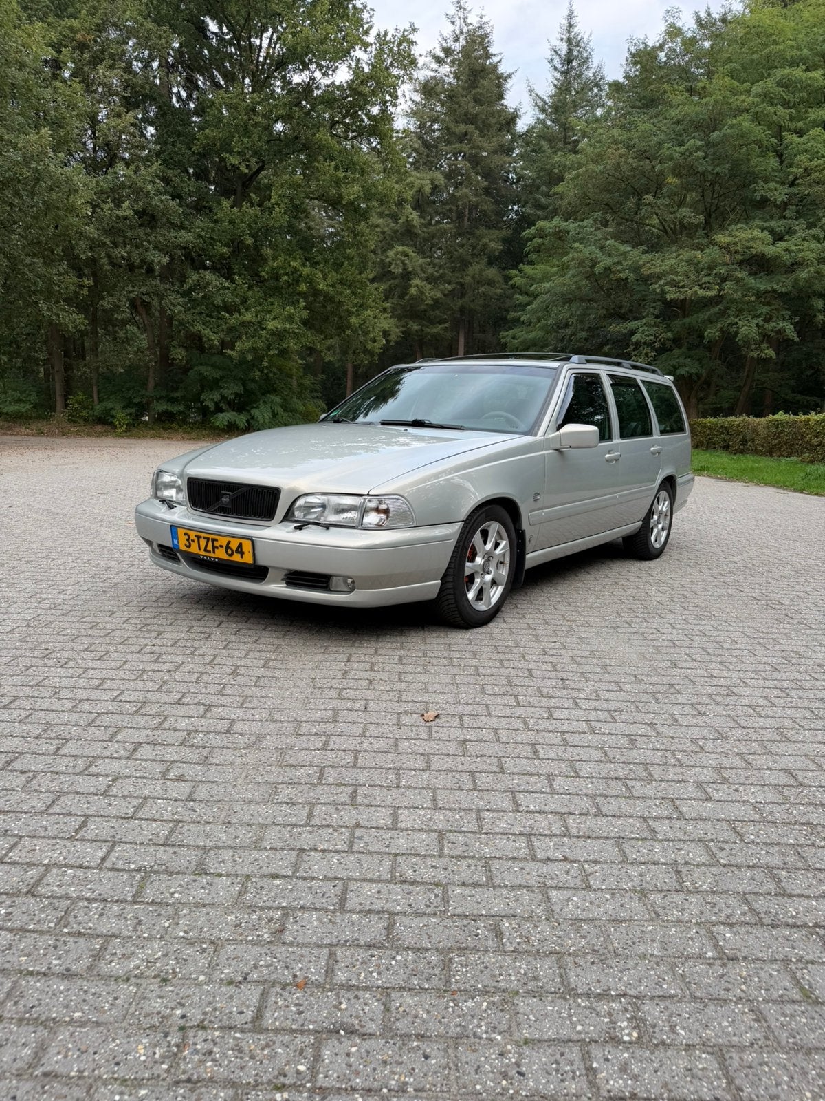 Volvo V70 2.3 T-5 AUT 1999 classic, Zwart, 1481 kg, Particulier, 1600 kg