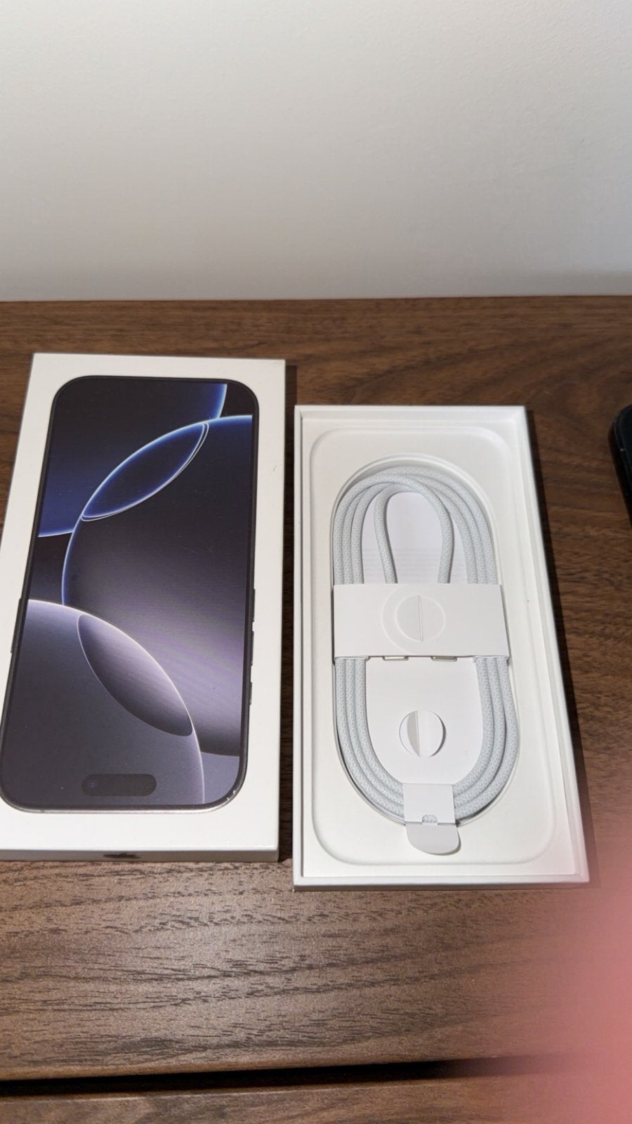 iPhone 16 Pro Groen - 1 jaar garantie Mediamarkt, Telecommunicatie, Ophalen of Verzenden, Zo goed als nieuw, Zonder abonnement