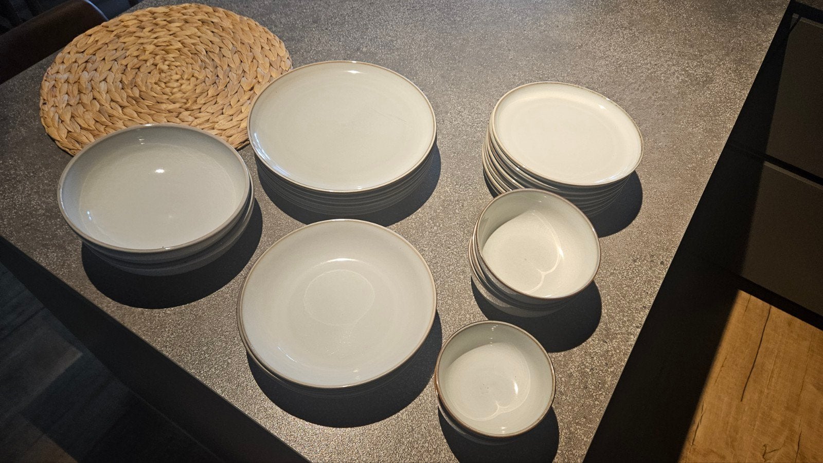 IKEA Gladelig servies: borden en kommen, Ophalen