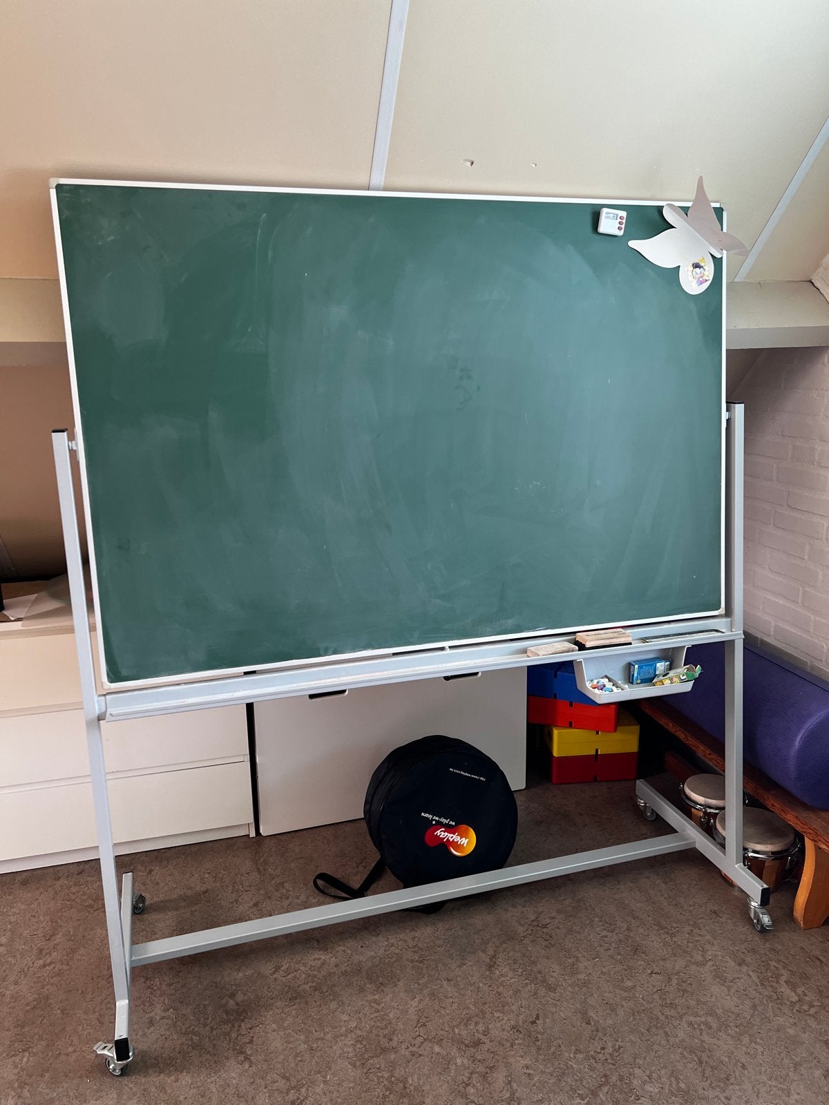 Schoolbord krijtbord op wielen, Ophalen, Gebruikt, Krijtbord